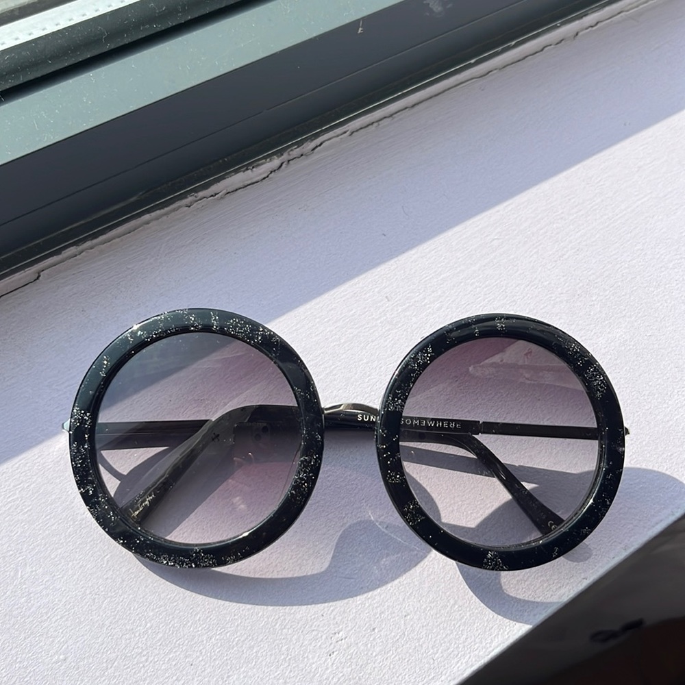 Round oversized sunglasses